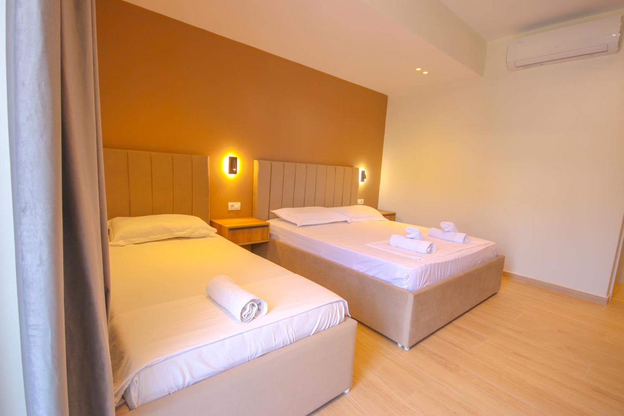 Emily'S Hotel ฮีมาเรอ ภายนอก รูปภาพ