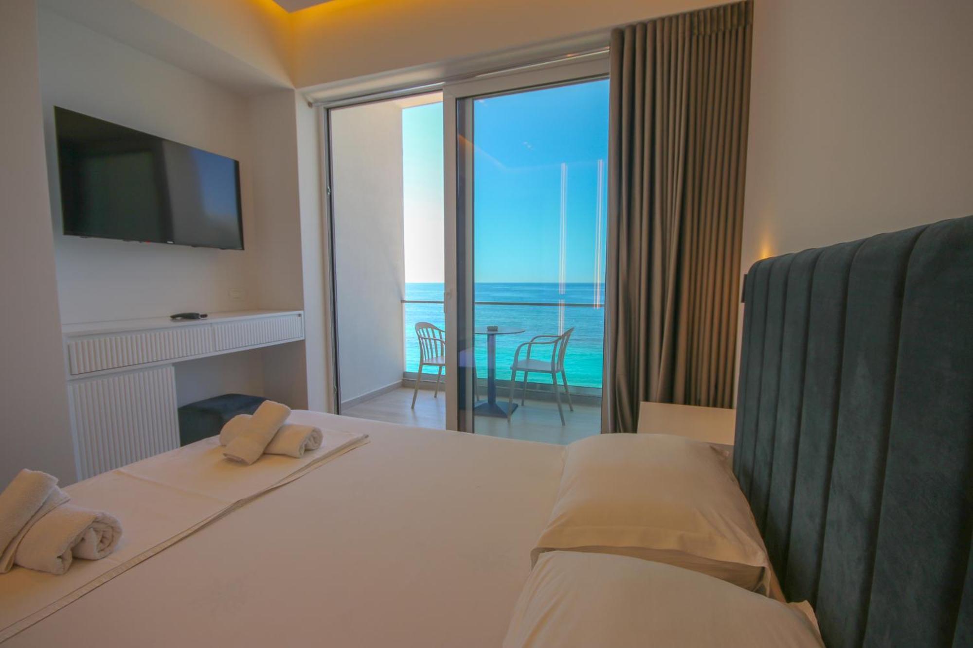 Emily'S Hotel ฮีมาเรอ ภายนอก รูปภาพ