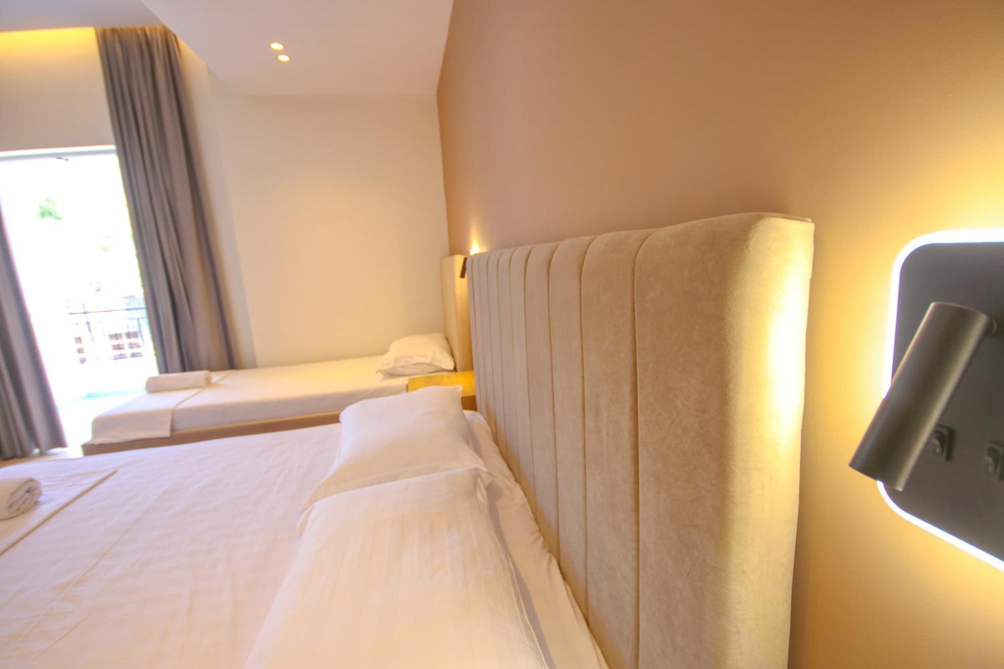 Emily'S Hotel ฮีมาเรอ ภายนอก รูปภาพ