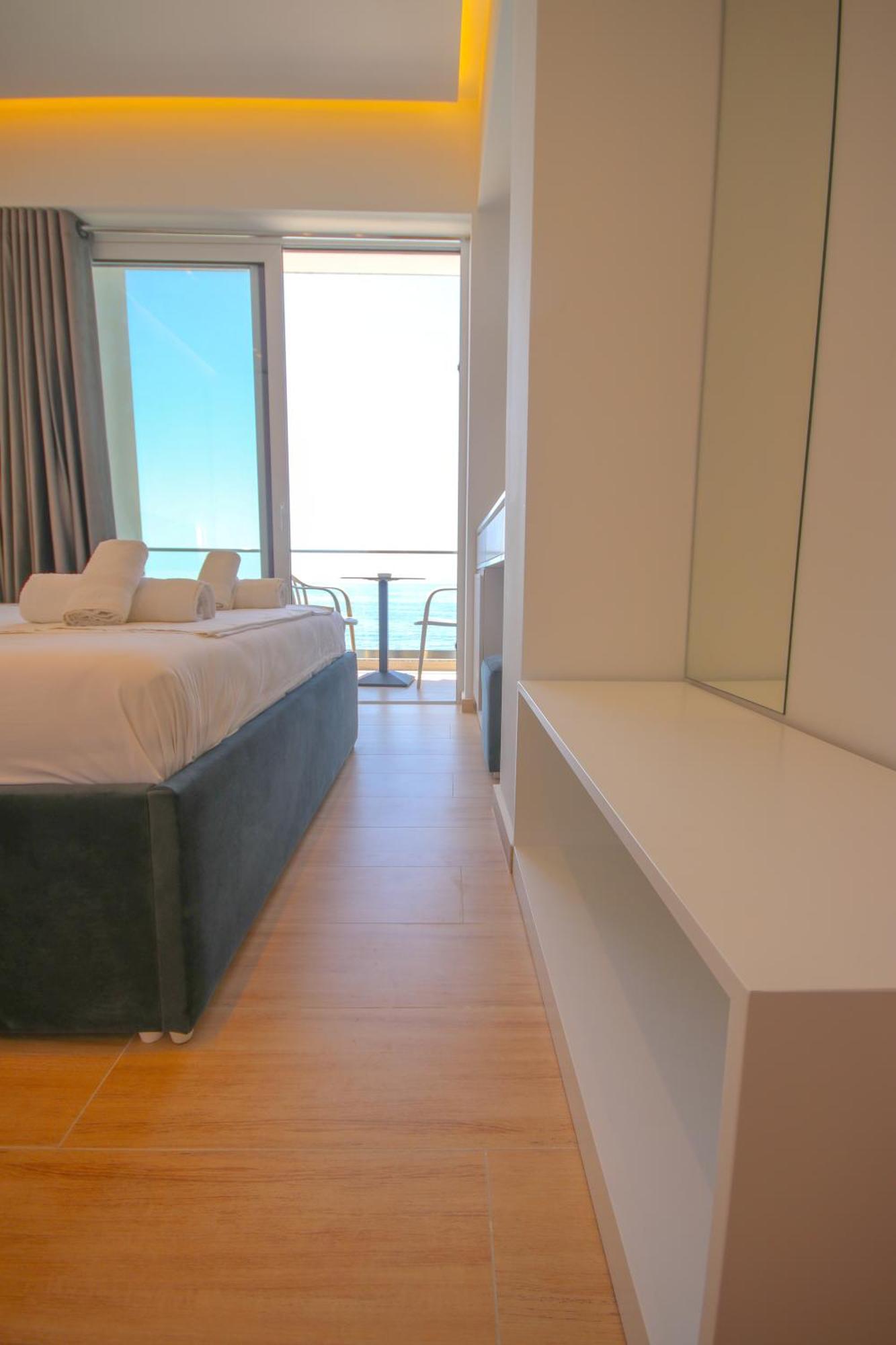 Emily'S Hotel ฮีมาเรอ ภายนอก รูปภาพ
